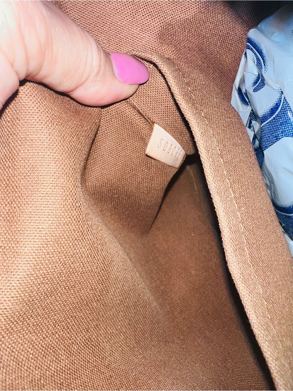Louis Vuitton purse. - Picture 9 of 11
